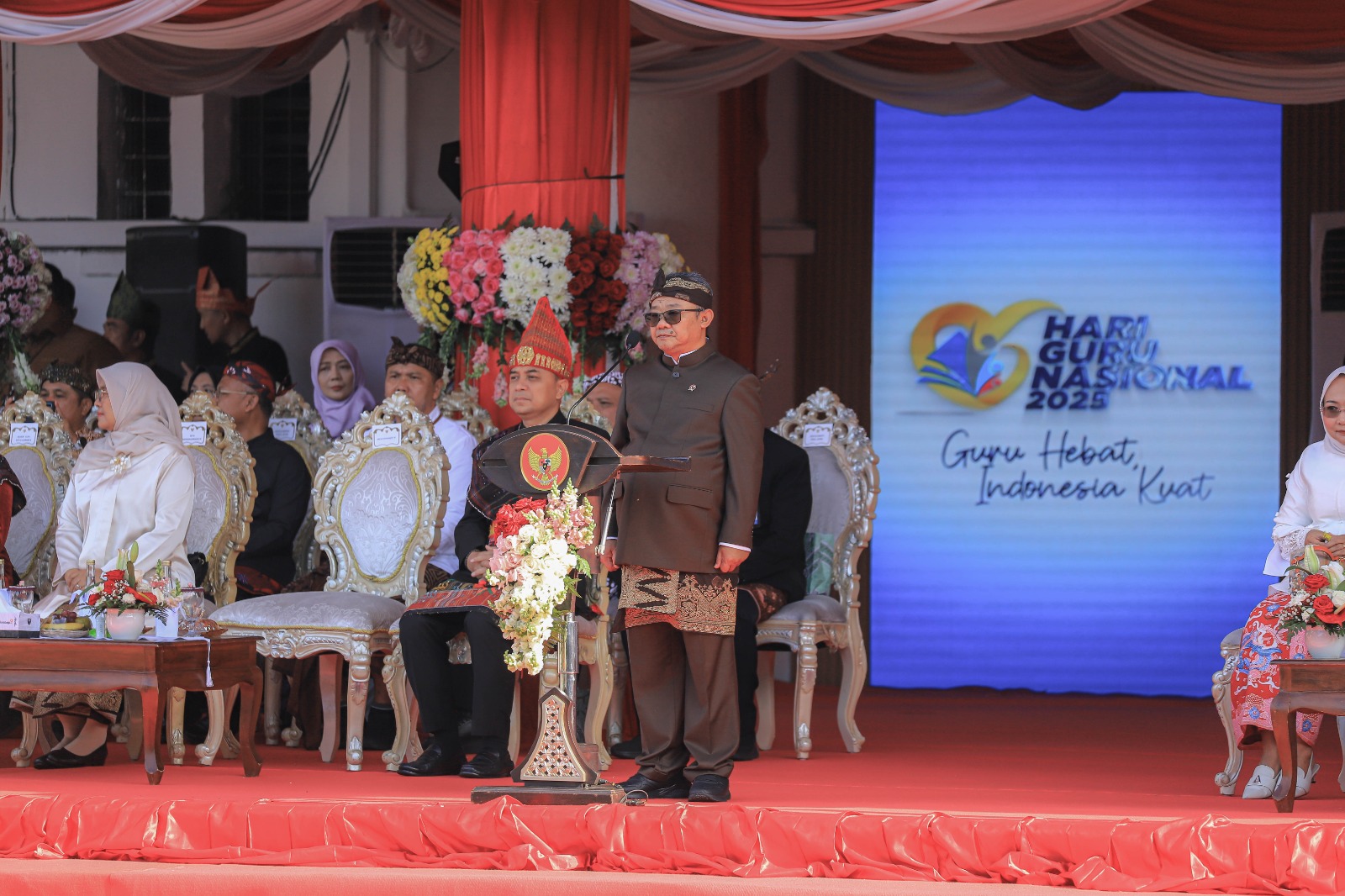 Upacara HGN 2025 di Surabaya Dipimpin Langsung Mendikdasmen, Komitmen Kesejahteraan dan Perlindungan Guru Diperkuat