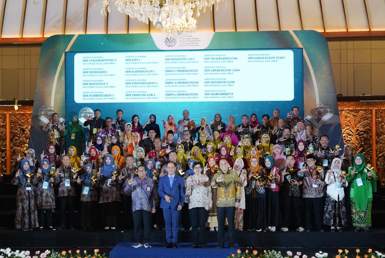 Surabaya Ukir Rekor Nasional, Borong 30 Penghargaan Adiwiyata 2025
